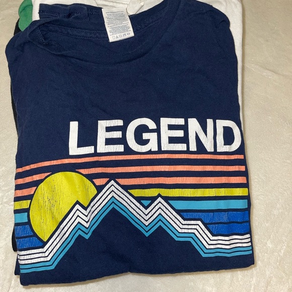 GRAPHIC TEE BUNDLE!!! - Picture 4 of 11